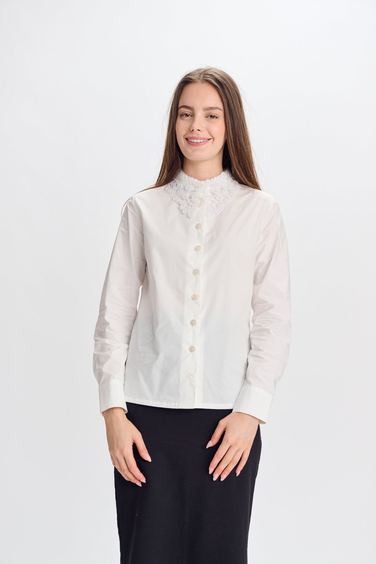 MW White Button Down Shirt w Lace Collar 334534