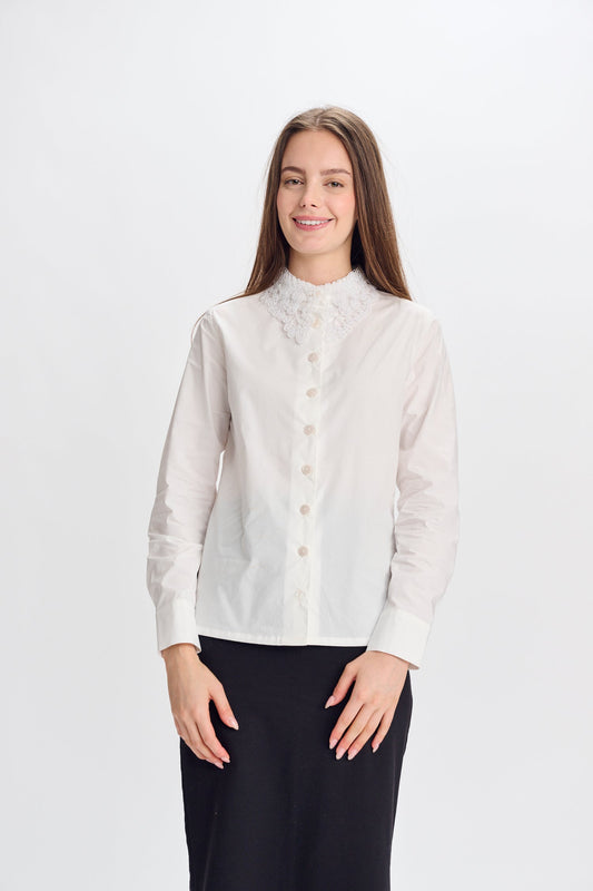 MW White Button Down Shirt w Lace Collar 334534